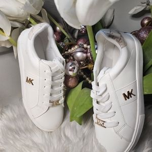 Michael Kors  Sneaker size:5Youth/Women6.5 new